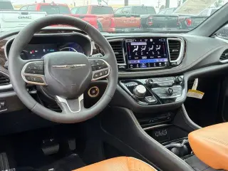 Chrysler Pacifica Plug-In Hybrid 2023 Pinnacle 4dr Mini-Van