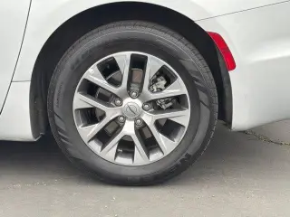 Chrysler Pacifica Plug-In Hybrid 2023 Pinnacle 4dr Mini-Van