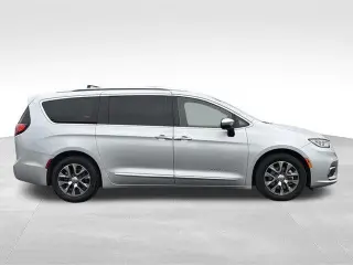 Chrysler Pacifica Plug-In Hybrid 2023 Pinnacle 4dr Mini-Van