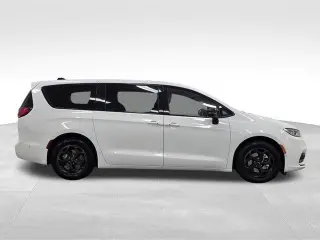 Chrysler Pacifica Plug-In Hybrid 2024 Road Tripper 4dr Mini-Van