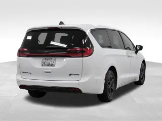Chrysler Pacifica Plug-In Hybrid 2024 Road Tripper 4dr Mini-Van
