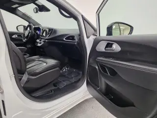 Chrysler Pacifica Plug-In Hybrid 2024 Road Tripper 4dr Mini-Van