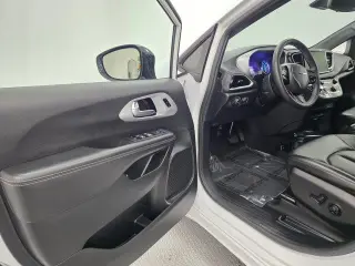 Chrysler Pacifica Plug-In Hybrid 2024 Road Tripper 4dr Mini-Van