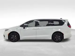 Chrysler Pacifica Plug-In Hybrid 2024 Road Tripper 4dr Mini-Van