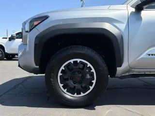 Toyota Tacoma 2024 4x4 SR5 4dr Double Cab 5.0 ft SB