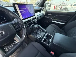 Toyota Tacoma 2024 4x4 SR5 4dr Double Cab 5.0 ft SB