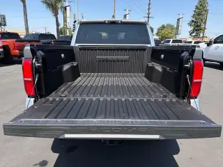 Toyota Tacoma 2024 4x4 SR5 4dr Double Cab 5.0 ft SB