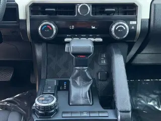 Toyota Tacoma 2024 4x4 SR5 4dr Double Cab 5.0 ft SB