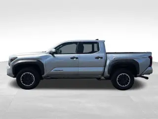 Toyota Tacoma 2024 4x4 SR5 4dr Double Cab 5.0 ft SB