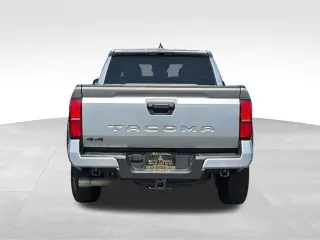 Toyota Tacoma 2024 4x4 SR5 4dr Double Cab 5.0 ft SB