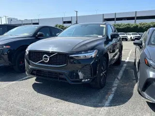 Volvo XC60 2025 AWD B5 Core Dark Theme 4dr SUV