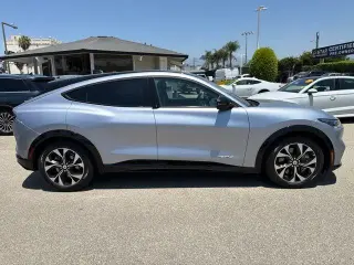 Ford Mustang Mach-E 2022 Premium 4dr SUV