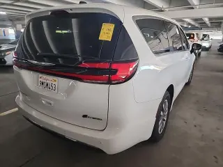 Chrysler Pacifica Plug-In Hybrid 2024 Select 4dr Mini-Van