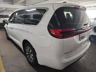Chrysler Pacifica Plug-In Hybrid 2024 Select 4dr Mini-Van