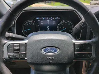 Ford F-150 2023 4x4 Platinum 4dr SuperCrew 5.5 ft. SB