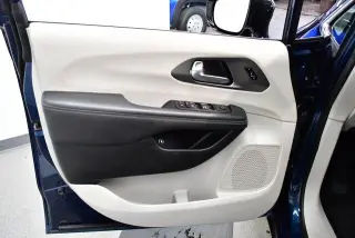 Chrysler Pacifica Plug-In Hybrid 2024 Road Tripper 4dr Mini-Van