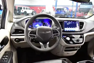 Chrysler Pacifica Plug-In Hybrid 2024 Road Tripper 4dr Mini-Van
