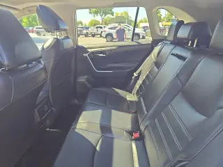 Toyota RAV4 2021 XLE Premium 4dr SUV