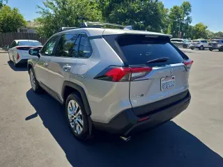 Toyota RAV4 2021 XLE Premium 4dr SUV