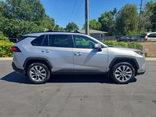 Toyota RAV4 2021 XLE Premium 4dr SUV