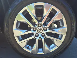 Toyota RAV4 2021 XLE Premium 4dr SUV