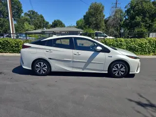 Toyota Prius Prime 2017 Premium 4dr Hatchback
