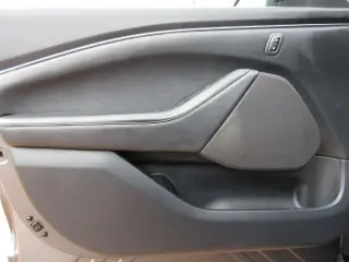 Ford Mustang Mach-E 2023 Select 4dr SUV