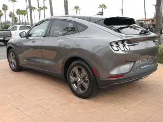 Ford Mustang Mach-E 2023 Select 4dr SUV