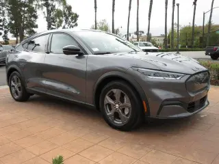 Ford Mustang Mach-E 2023 Select 4dr SUV