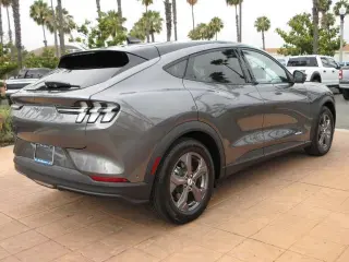 Ford Mustang Mach-E 2023 Select 4dr SUV