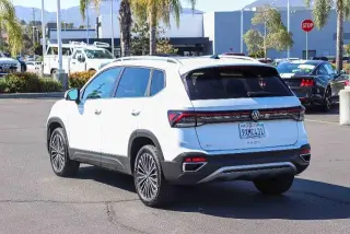 Volkswagen Taos 2025 SE 4dr SUV