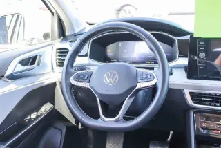 Volkswagen Taos 2025 SE 4dr SUV