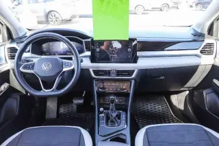 Volkswagen Taos 2025 SE 4dr SUV