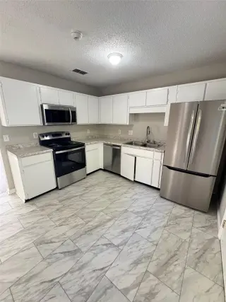 Propiedad en alquiler con 3 habitaciones y 2 baños en Hinesville
