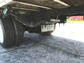2002 CHEVROLET COMM W5500