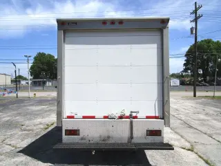 2002 CHEVROLET COMM W5500