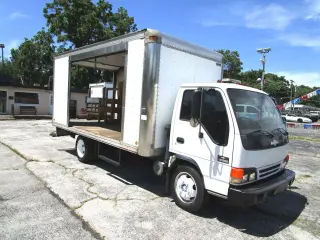 2002 CHEVROLET COMM W5500