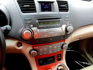 2010 TOYOTA HIGHLANDER