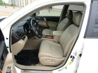 2010 TOYOTA HIGHLANDER