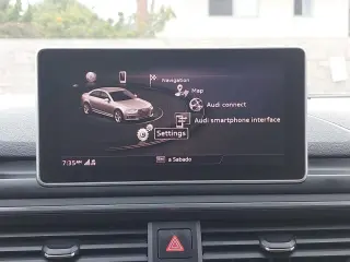 Audi A4 2017 2.0T ultra Premium 4dr Sedan w/Season of Audi selection