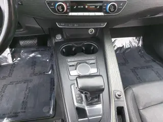 Audi A4 2017 2.0T ultra Premium 4dr Sedan w/Season of Audi selection