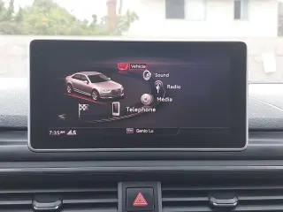 Audi A4 2017 2.0T ultra Premium 4dr Sedan w/Season of Audi selection