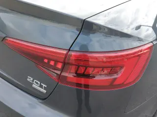 Audi A4 2017 2.0T ultra Premium 4dr Sedan w/Season of Audi selection