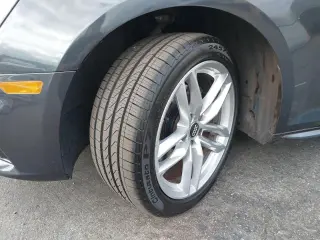 Audi A4 2017 2.0T ultra Premium 4dr Sedan w/Season of Audi selection