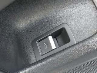 Audi A4 2017 2.0T ultra Premium 4dr Sedan w/Season of Audi selection