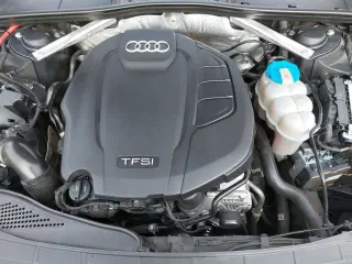 Audi A4 2017 2.0T ultra Premium 4dr Sedan w/Season of Audi selection