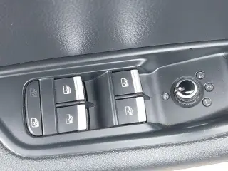 Audi A4 2017 2.0T ultra Premium 4dr Sedan w/Season of Audi selection