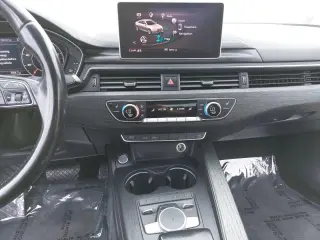 Audi A4 2017 2.0T ultra Premium 4dr Sedan w/Season of Audi selection