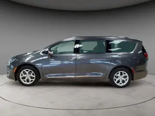 Chrysler Pacifica 2020 Limited Red S 4dr Mini-Van