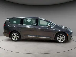 Chrysler Pacifica 2020 Limited Red S 4dr Mini-Van
